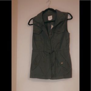 NWT - SMALL - GREEN UTILITY VEST - Francescas